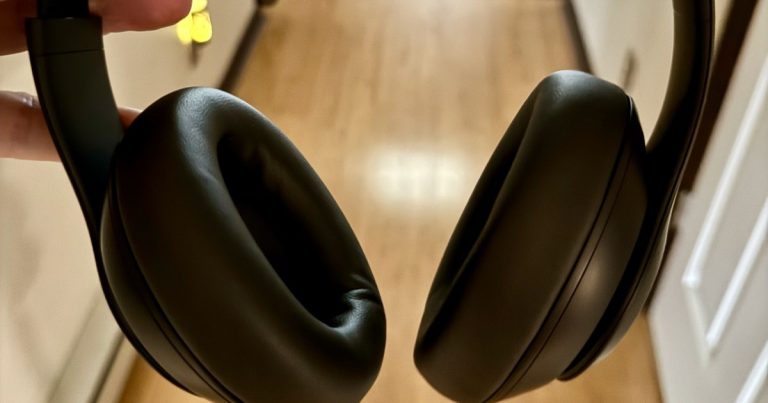 It’s Black Friday, and I just bought the perfect iPhone 15 headphones