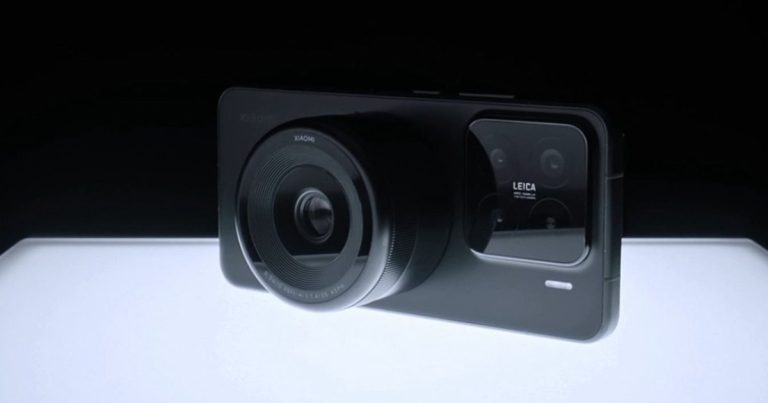 Your phone may get a magnetic lens add-on this year