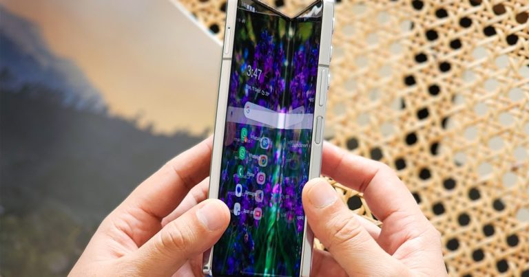 Samsung’s upcoming foldable phones might sense debris before it damages the screen