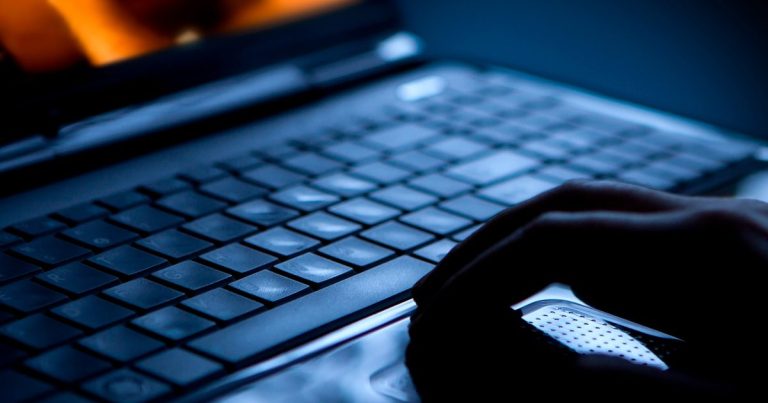 Do not fall for this fake Windows update support site. It's spreading a password-stealing malware