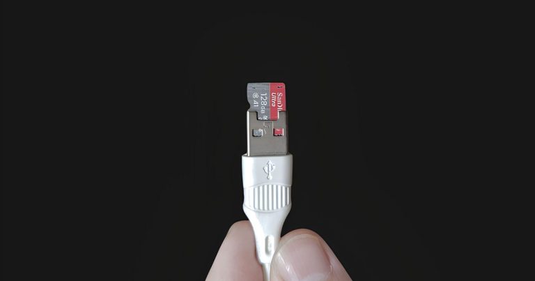 This “normal” USB cable secretly wants to be a hacking tool