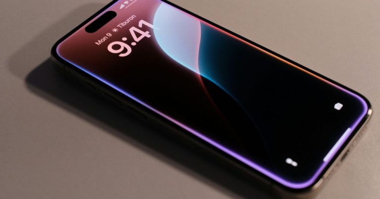Next-gen Siri will sync your AI chats and spread them across Apple’s walled garden