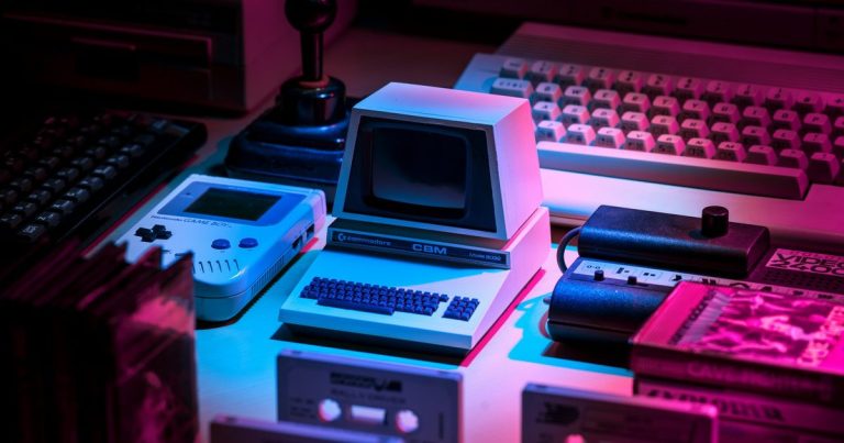 Ever wonder what vintage computers were like? This virtual museum lets you try hundreds