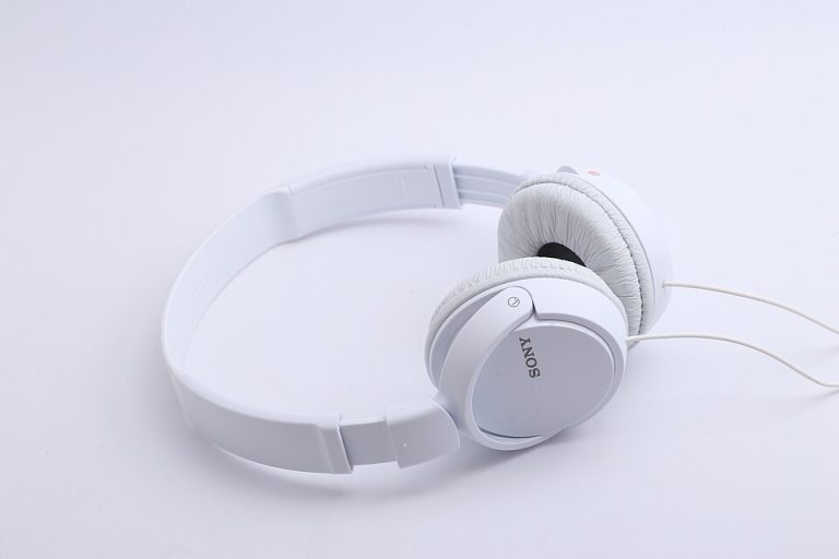 Sony premium wireless headphones noise cancelling