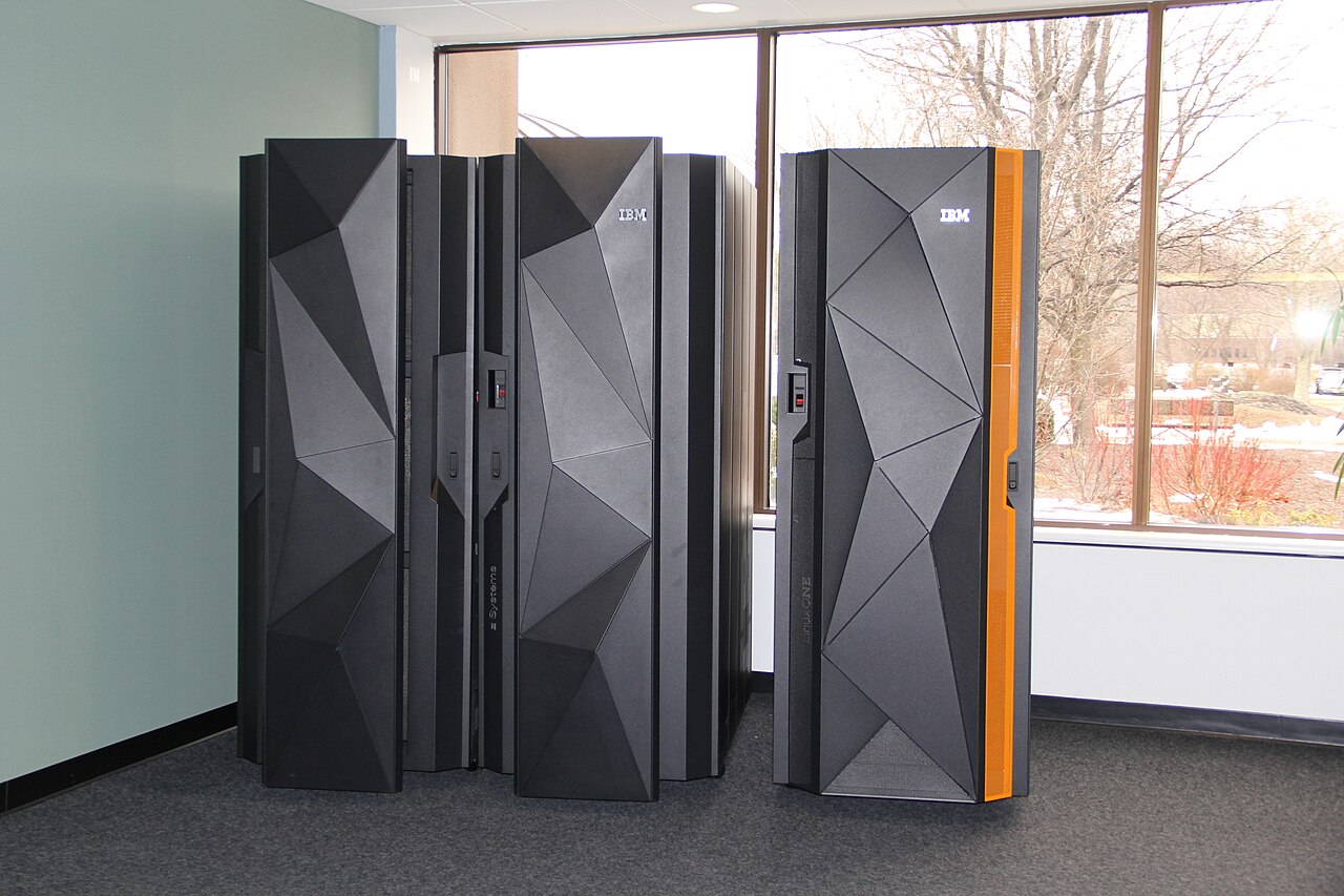 IBM z13 and LinuxONE server hardware